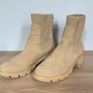 Tan Ankle Boots with Ribbed Detail